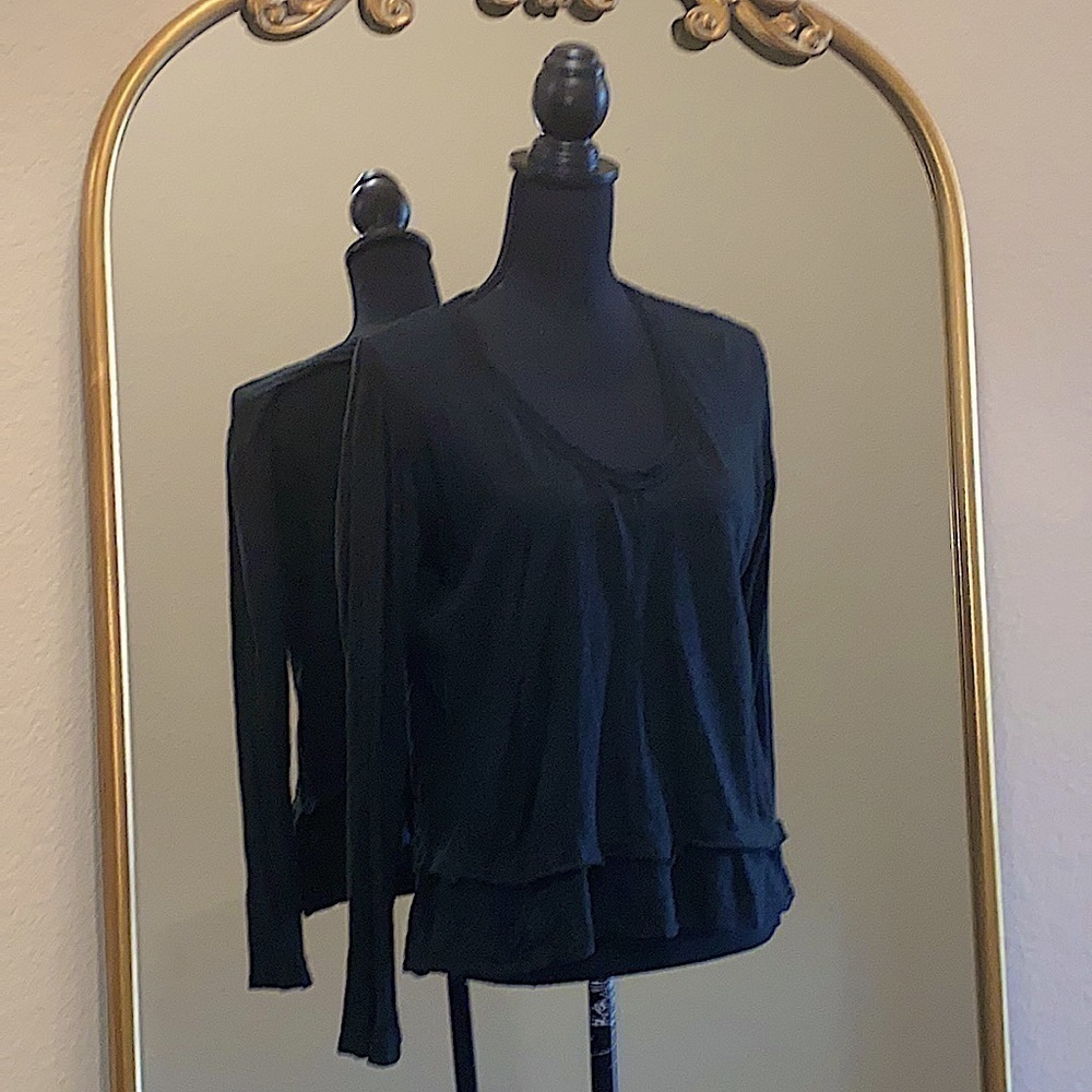 Anthropologie left of center v-neck long sleeve ruffle hem Black Tee Size XS